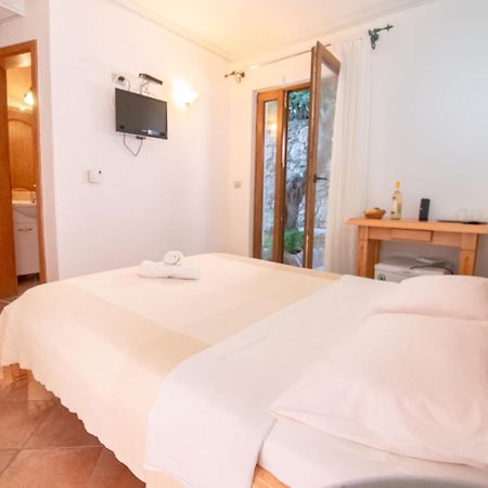 Apartments And Rooms Levantin Inn Sveti Stefan Ngoại thất bức ảnh